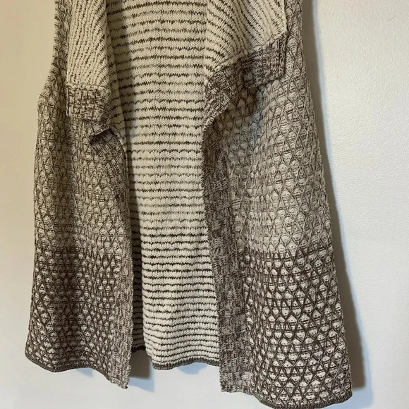 Chico’s Cream and Beige Tan Sweater Vest -Size 2 - Picture 4 of 11